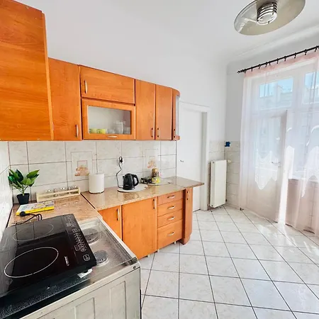 Symphonia Self Check In 24h ホステル カトヴィツェ